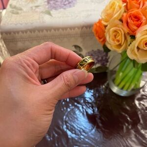 Elegant Gold and Black Women's Ring